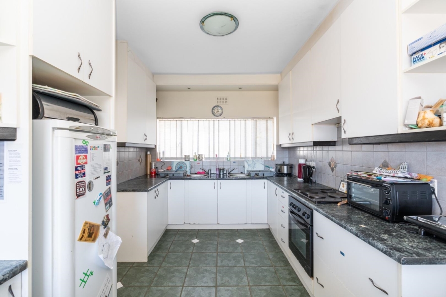 6 Bedroom Property for Sale in Vredehoek Western Cape